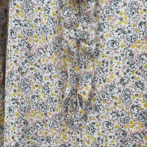 Old Navy Floral Sheer Lightweight Quarter Sleeves Ruffle Button V-Neckline Top - Picture 4 of 11